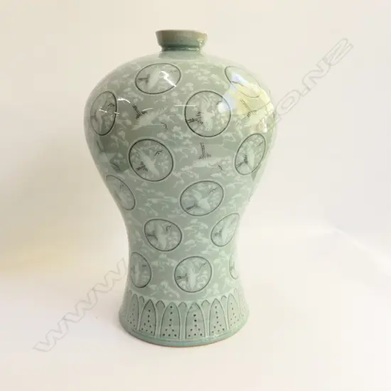 CHINESE CELADON GLAZED VASE H 300 MM