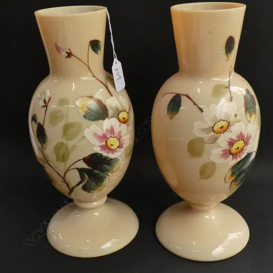 PR VICTORIAN MILK GLASS VASES H. 290MM