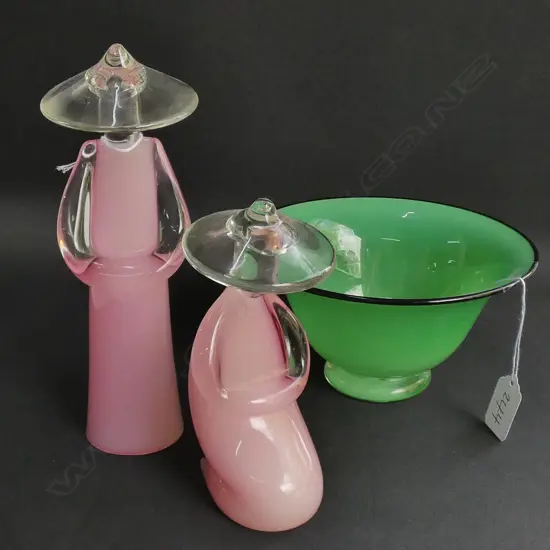 HOGLUND ART GLASS BOWL & 2 PINK ABSTRACT FIGURES H. 210MM