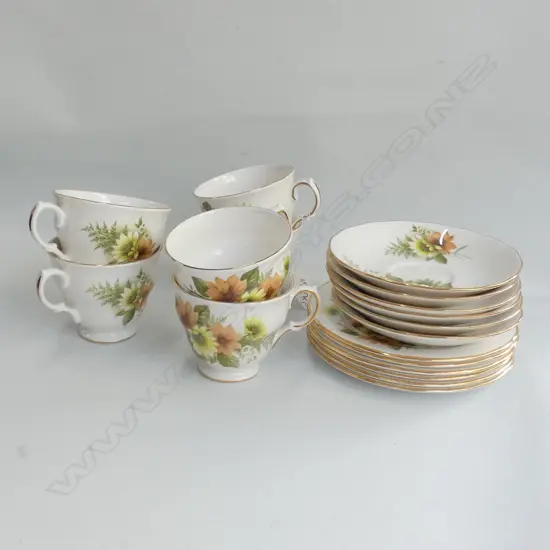 ROYAL VALE BONE CHINA 18 PCE TEASET