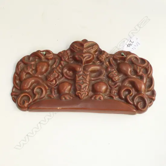 A RETRO MAORI PORCELAIN HANGING POSSIBLY NAKURA CROWN LYNN