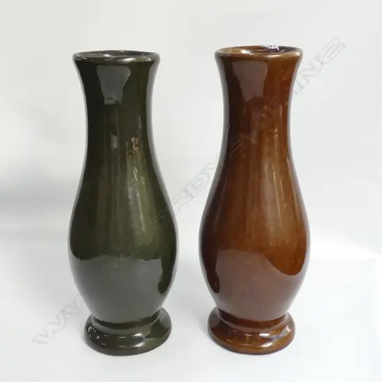 A GOOD PR OF BENHAR MCSKIMMING VASES N.Z