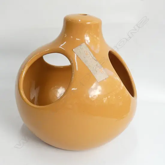 BENHAR (MCSKIMMING) CROFTERWARE BIRD FEEDER N.Z