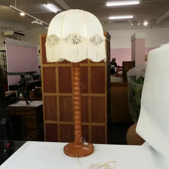 TASSELLED LAMP H. 830MM