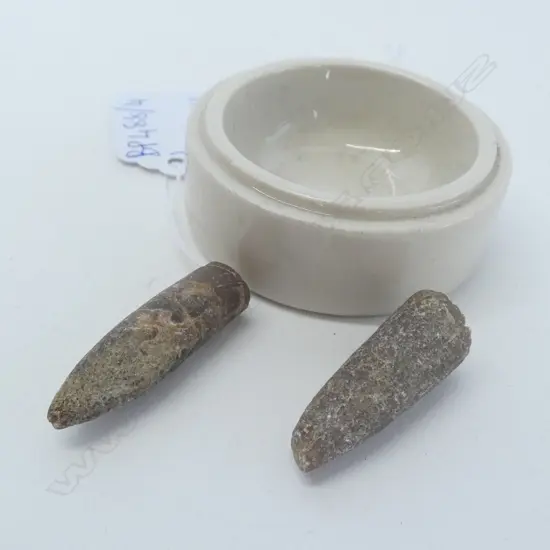 2 NEOLITHIC STONE AGE POINTS IN DISH 