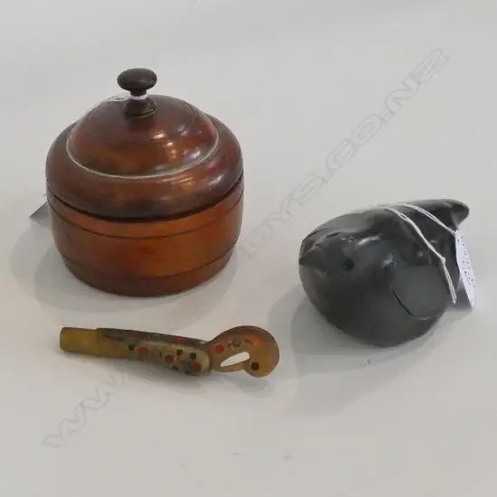 FIGURED KAURI LIDDED BOX & CARVED HORN BIRD...