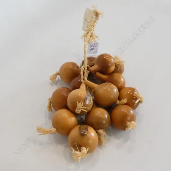 ALAN COOK HAND MADE N.Z WOODS HANGING ONIONS 