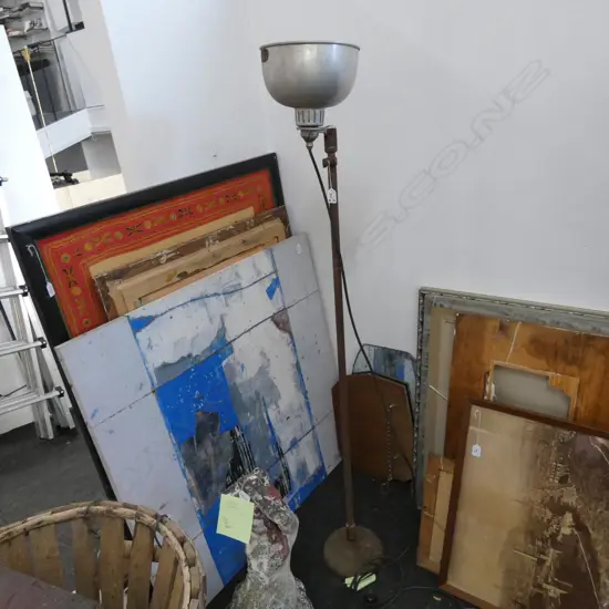 VINTAGE INDUSTRIAL STANDARD LAMP