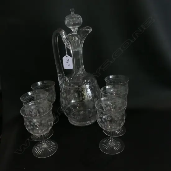 DECANTER & 6 GLASSES 