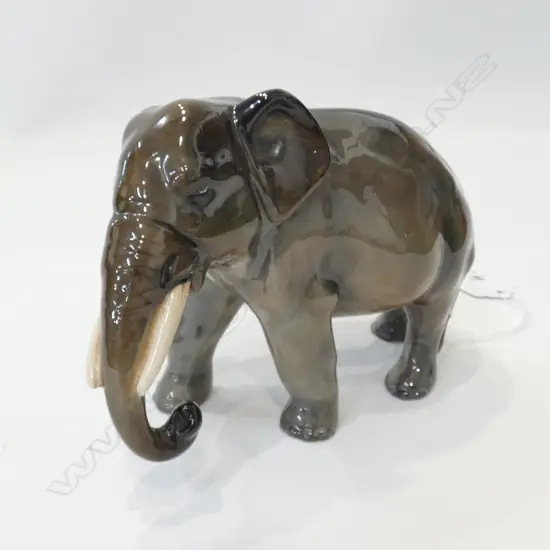 ROYAL DOULTON ELEPHANT H 145 MM