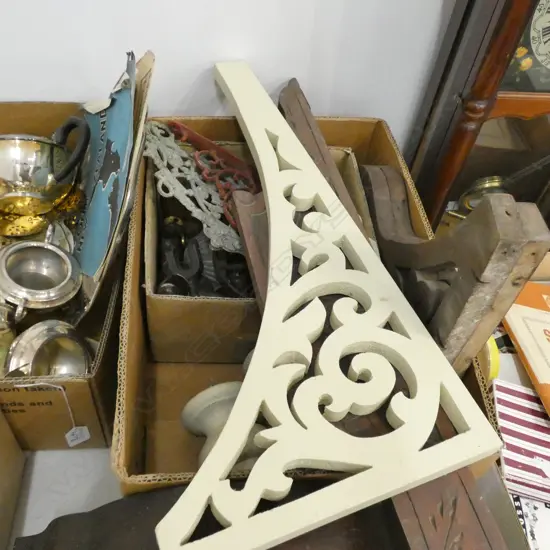 ASST WOODEN METAL + WOODEN ARCHITECTURAL FITTINGS 