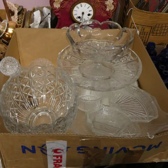 BOX OF GLASSWARE: BOWLS. DISHES. HORS D'OEUVRES SET ETC