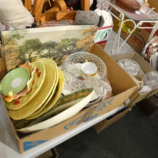 BOX LOT VINTAGE CHINA, BOXED CUTLERY, CRYSTAL BOWL ETC