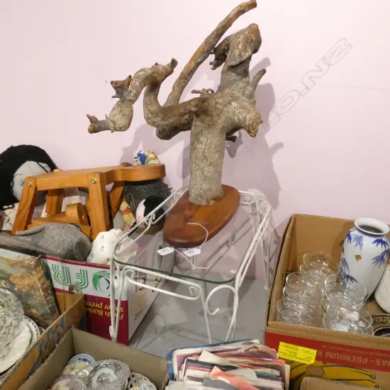 RETRO TABLE + WOODEN SCULPTURE