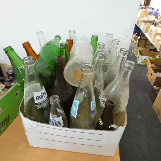 BOX COCA-COLA, L+P, LEED & FANTA BOTTLES