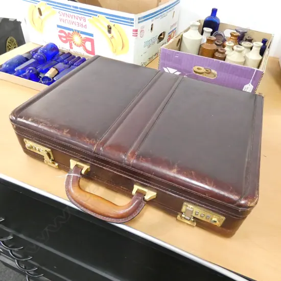 VINTAGE ITALIAN LEATHER BRIEFCASE, L. 455MM