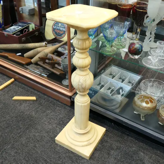 CREAM TONED ALABASTER TORCHERE/PLINTH