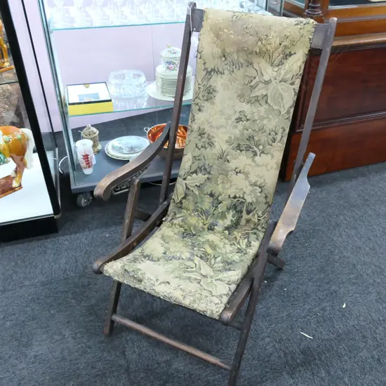 EARLY 20THC FOLDING CAMP CHAIR