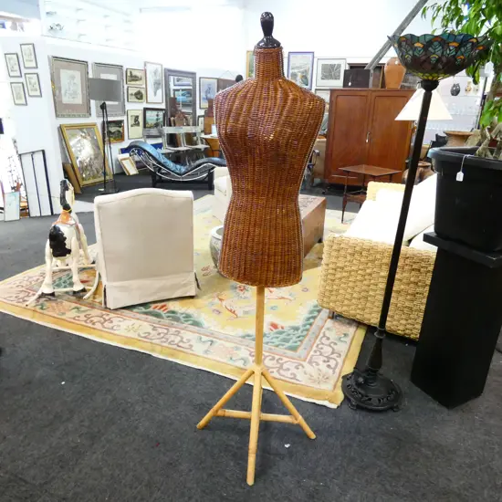 CANE DRESS MANNEQUIN