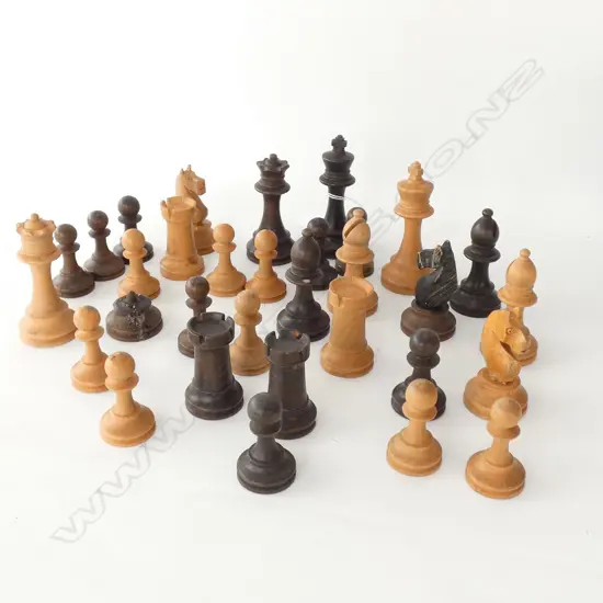 BOXWOOD STAUNTON PATTERN SET OF CHESS PIECES 1 BLACK HORSE MISSING