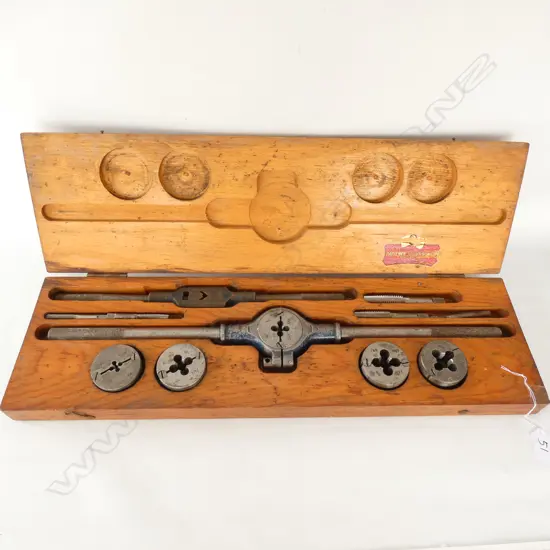 VINTAGE WHITWORTH TAP & DIE SET L. 610MM