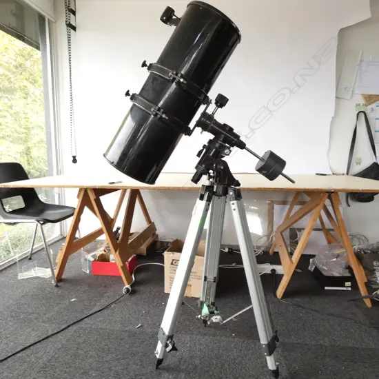 TELESCOPE ON TRIPOD