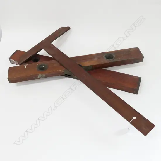 2 STANLEY LEVELS L. 690MM & T SQUARE