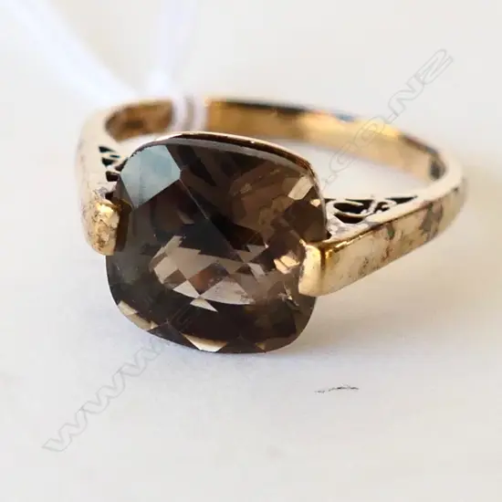 9CT GOLD AND SMOKY QUARTZ RING