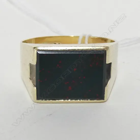 14CT GOLD BLOODSTONE GENTS RING 5.9 GRAMS