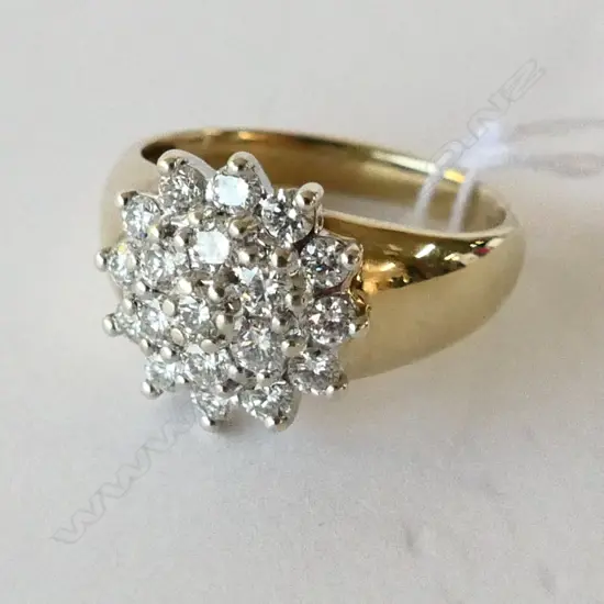 9CT DIAMOND CLUSTER RING