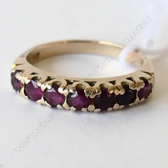 9CT GOLD AND RUBY RING