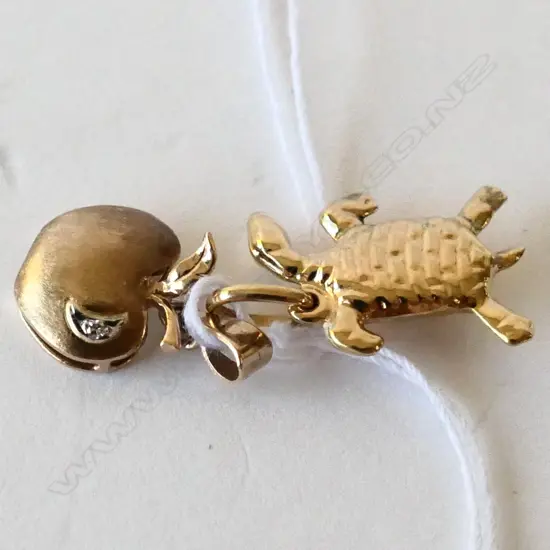 2 9CT GOLD CHARMS TURTLE & APPLE W DIAMOND 2.44gm