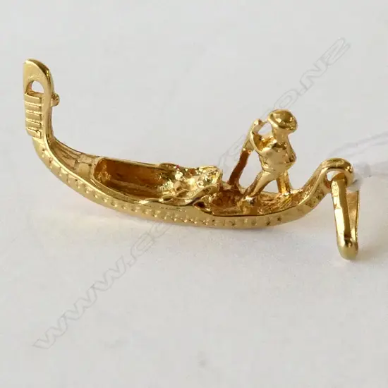 18CT GOLD GONDOLA CHARM 4.3gms