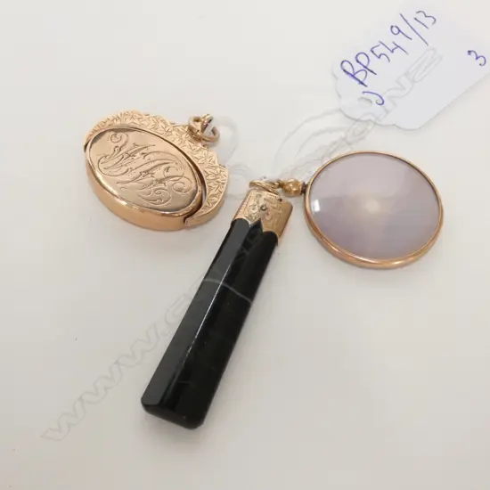 3 9CT PENDANTS; AGATE, BLOODSTONE FOB, CLOCKFACE