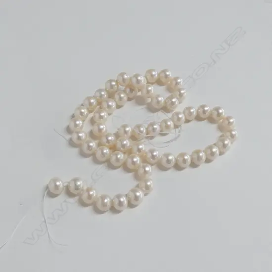 STRING OF WHITE ROUND 7MM CULTURED FRESH WATER PEARLS