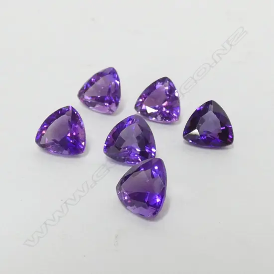 10CT AMETHYST TRIANGLES (6) 