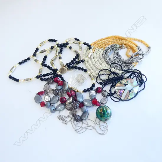 BAG OF COSTUME JEWELRY