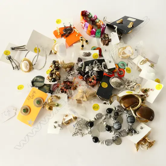 SMALL BAG COSTUME JEWELRY