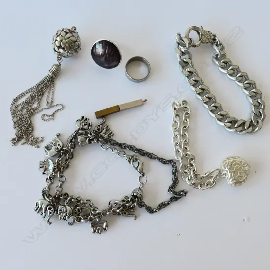 ASSORTED SILVER JEWELLERY AND A GENT'S PLATED BRACELET