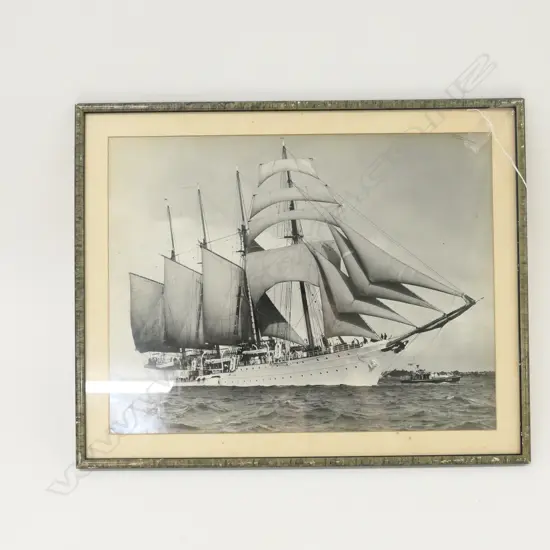 NZ WEEKLY NEWS PHOTOGRAPHS BY IAN MASON 'THE ESMERALDA'