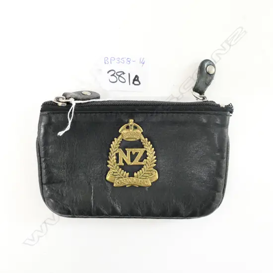 LEATHER COIN PURSE WITH NZ ARMY BADGE