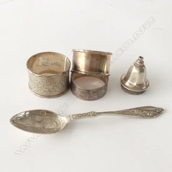 5 PCES STG SILVER; 3 NAPKIN RINGS, SPOON & LID TOTAL WEIGHT 109 GRAMS