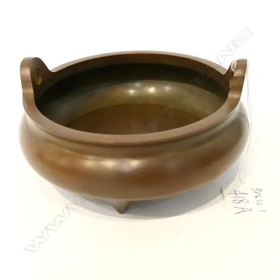 CHINESE BRONZE SQUAT CIRCULAR CENSER. Dia.135mm