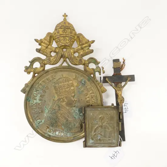 3 RELIGIOUS COLLECTABLES; CROSS, ICON, PLAQUE 1875 H. 230MM