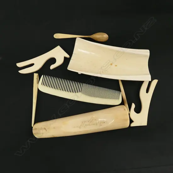 COLLECTION OF IVORY PCES & COMB
