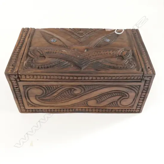 LARGE CARVED WOODEN MAORI BOX L. 235MM