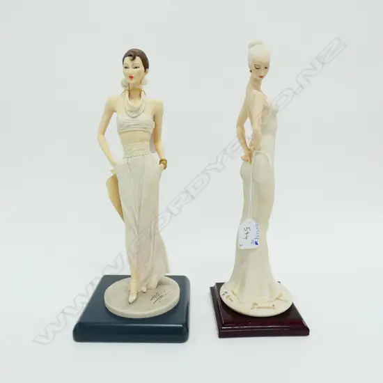 TWO CAPODIMONTE FIGURINES H 330 MM