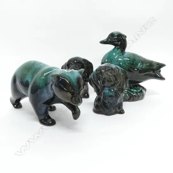 4 PCES BLUE MOUNTAIN POTTERY; PR DOGS, DUCK & BEAR L. 280MM 