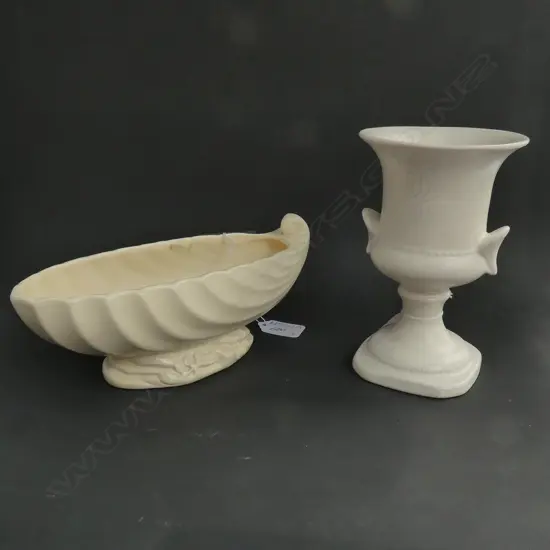 2 CROWN LYNN VASES L. 220MM