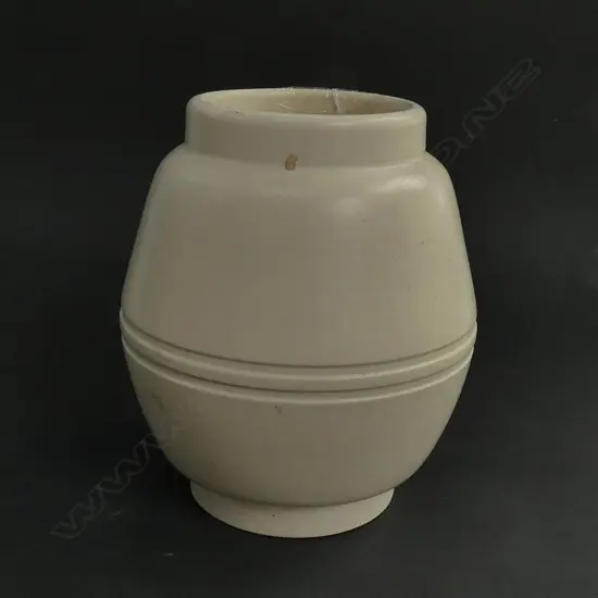 HAND POTTED CROWN LYNN VASE H. 130MM